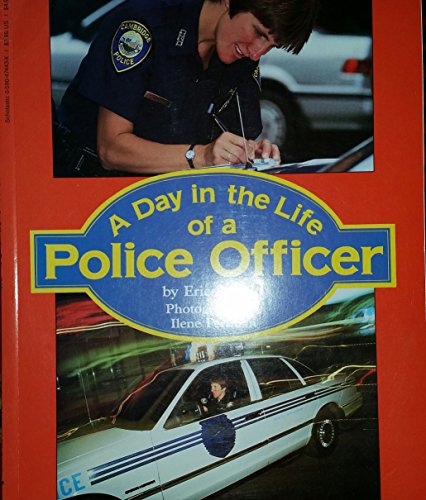 Imagen de archivo de A Day in the Life of a Police Officer a la venta por SecondSale