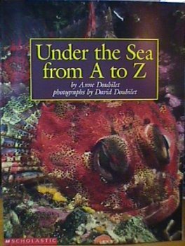 9780590485982: Under the Sea from A to Z