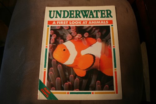 9780590615457: Underwater a First Look At Animals (Jump! Starts)