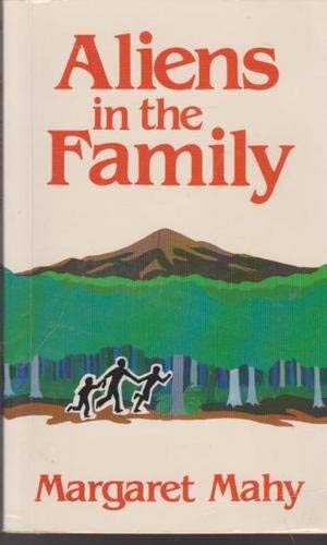 9780590705578: Aliens in the Family (Point - original fiction)