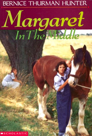 9780590736664: Margaret in the Middle