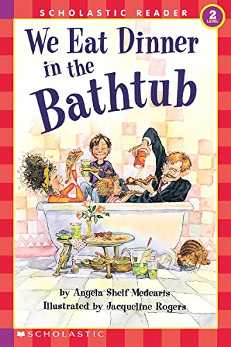 9780590738866: We Eat Dinner in the Bathtub (HELLO READER LEVEL 2)