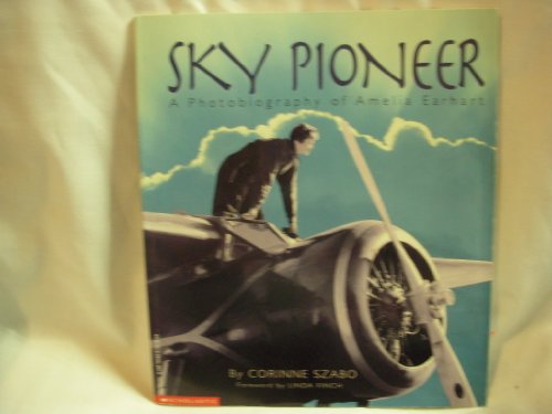 Beispielbild fr Sky Pioneer A Photobiography of Amelia Earhart zum Verkauf von Better World Books