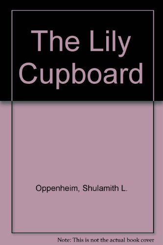 Stock image for The Lily Cupboard : A Story of the Holocaust for sale by Better World Books