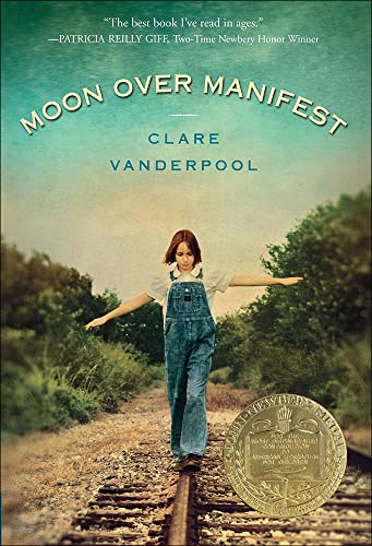 Imagen de archivo de Moon Over Manifest a la venta por Revaluation Books