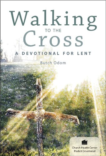 Imagen de archivo de Walking to the Cross: A Devotional for Lent (Church Health Center Pocket Devotional) a la venta por SecondSale