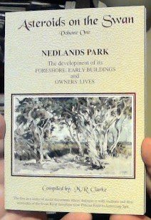 Imagen de archivo de Asteroids on the Swan Volume one : Nedlands Park : The development of its Foreshore, Early Buildings and Owners Lives a la venta por Bookies books