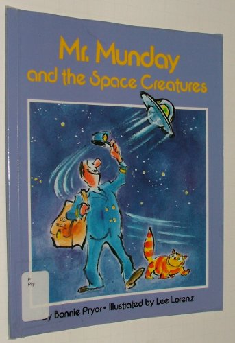 Beispielbild fr Mr Mundy and the Space Creatures zum Verkauf von Half Price Books Inc.