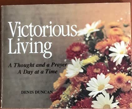 Imagen de archivo de Victorious living: A thought and a prayer a day at a time a la venta por Wonder Book