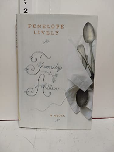 Beispielbild fr Family Album: A Novel zum Verkauf von Wonder Book