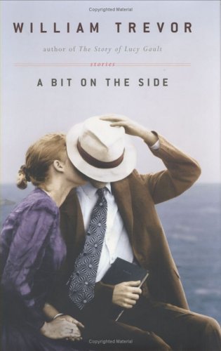 9780670033430: A Bit on the Side: Stories