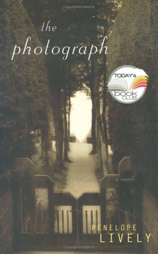 Beispielbild fr THE PHOTOGRAPH zum Verkauf von Joe Staats, Bookseller