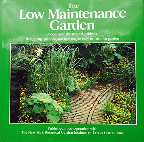 9780670443482: The low maintenance garden