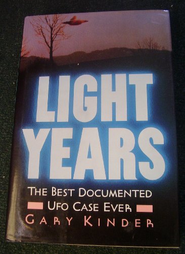 Imagen de archivo de Light Years: An Investigation Into the Extraterrestrial Experiences of Eduard Meier: Best Documented Unidentified Flying Object Case Ever a la venta por AwesomeBooks