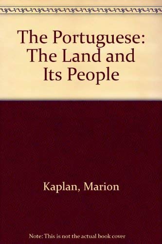 9780670823642: The Portuguese: The Land and Its People [Idioma Ingls]