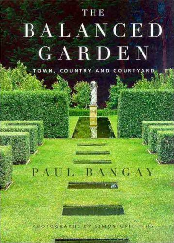 Imagen de archivo de THE BALANCED GARDEN. Town, Country and Courtyard. a la venta por Sainsbury's Books Pty. Ltd.