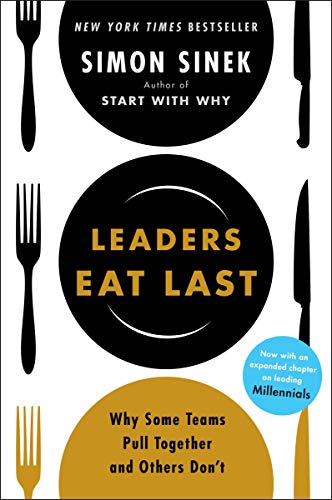 Imagen de archivo de Leaders Eat Last a la venta por Zoom Books Company