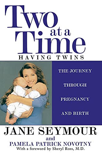 Imagen de archivo de Two at a Time : Having Twins: the Journey Through Pregnancy and Birth a la venta por Better World Books