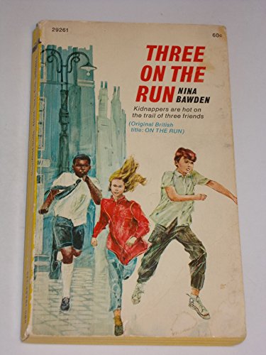 9780671297657: Three on the Run