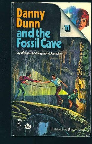 Imagen de archivo de Danny Dunn and the Fossil Cave a la venta por ThriftBooks-Atlanta