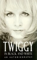 Beispielbild fr Twiggy in Black and White: An Autobiography zum Verkauf von AwesomeBooks