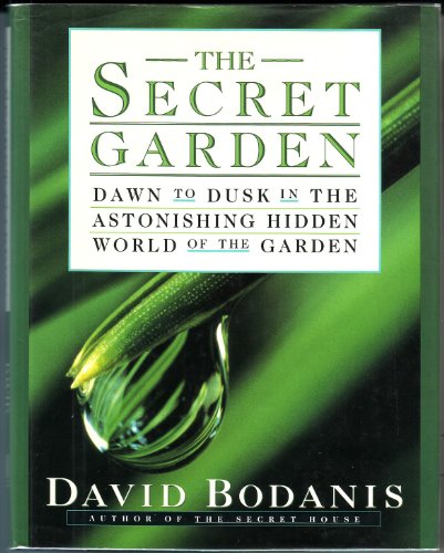 Imagen de archivo de The Secret Garden: Dawn to Dusk in the Astonishing Hidden World of the Garden a la venta por SecondSale