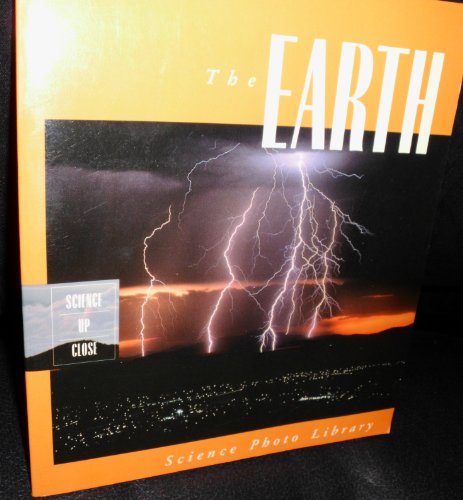 Imagen de archivo de Science Up Close: THE EARTH Science Photo Library a la venta por Ed Buryn Books