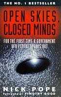 Imagen de archivo de Open Skies, Closed Minds: Official Reactions to the UFO Phenomenon a la venta por Save With Sam