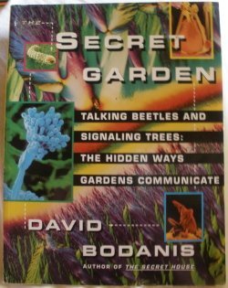 Beispielbild fr The SECRET GARDEN: TALKING BEETLES & SIGNALLING TREES: HIDDEN WAYS GDNS COMMUN zum Verkauf von SecondSale