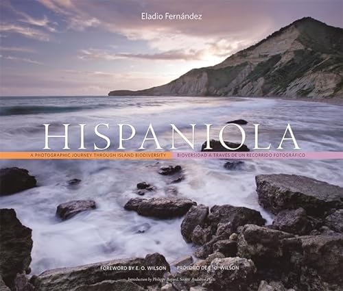 Beispielbild fr Hispaniola: A Photographic Journey through Island Biodiversity, Biodiversidad a Travs de un Recorrido Fotogrfico zum Verkauf von PaceSetter Books