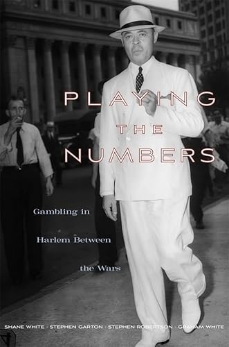 Imagen de archivo de Playing the Numbers : Gambling in Harlem Between the Wars a la venta por Better World Books: West