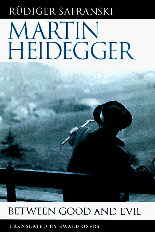 9780674387096: Martin Heidegger: Between Good and Evil