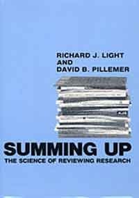 9780674854307: Summing Up: Science of Reviewing Research