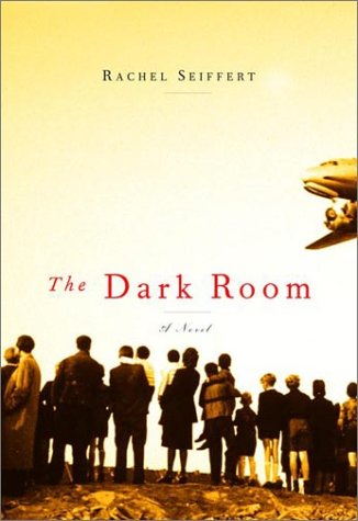 Imagen de archivo de The Dark Room a la venta por Better World Books