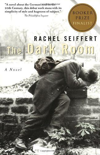 Imagen de archivo de The Dark Room a la venta por Better World Books