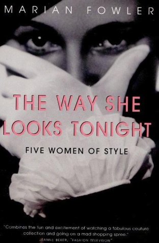 Imagen de archivo de The Way She Looks: Five Women of Style a la venta por ThriftBooks-Dallas