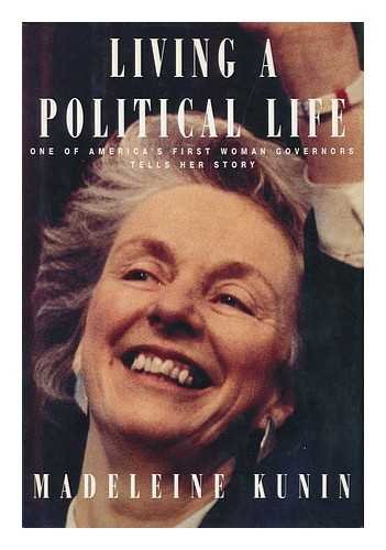 Imagen de archivo de Living a Political Life a la venta por Better World Books