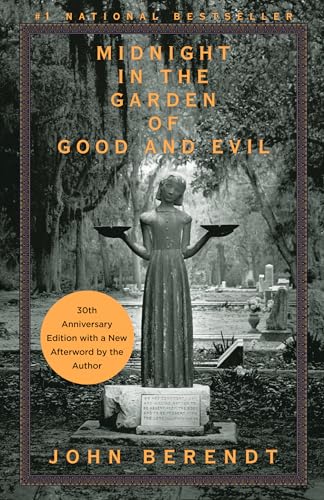 Imagen de archivo de Midnight in the Garden of Good and Evil: A Savannah Story a la venta por KuleliBooks