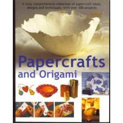 Imagen de archivo de Papercrafts and Origami ~ A truly comprehensive collection of papercraft ideas, designs and techniques, with over 300 projects a la venta por Half Price Books Inc.