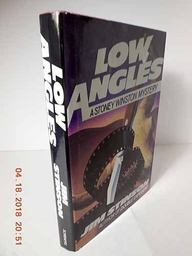 9780684186269: Low Angles: A Stoney Winston Mystery