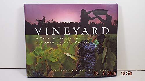 9780684839301: Vineyard: A Year in the Life of California's Wine Country