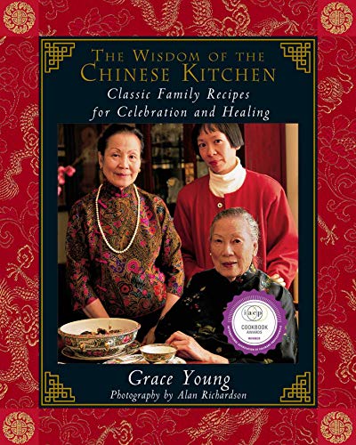 Imagen de archivo de The Wisdom of the Chinese Kitchen: Classic Family Recipes for Celebration and Healing a la venta por gearbooks