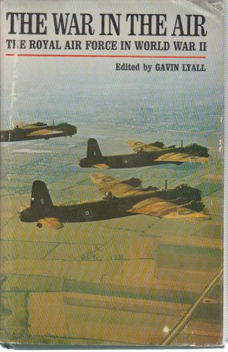 9780688027247: The war in the air: the Royal Air Force in World War II edited by Gavin Lyall