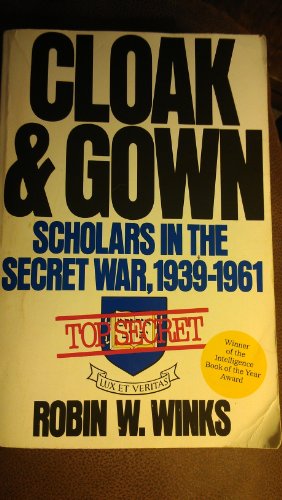 Beispielbild fr Cloak and Gown: Scholars in the Secret War 1939-1961 zum Verkauf von Powell's Bookstores Chicago, ABAA