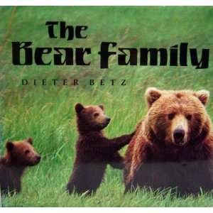 9780688116477: The Bear Family