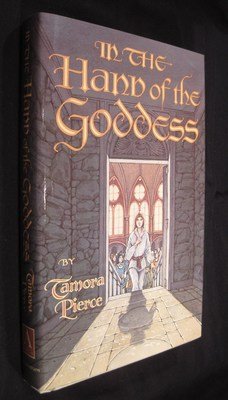 9780689310546: In the Hand of the Goddess: Book 2 (Song of the Lioness S.)