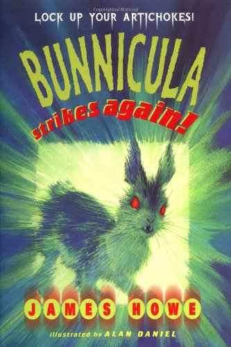 9780689814631: Bunnicula Strikes Again! (Bunnicula, 6)