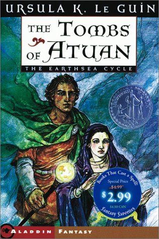 Beispielbild fr The Tombs of Atuan zum Verkauf von Better World Books