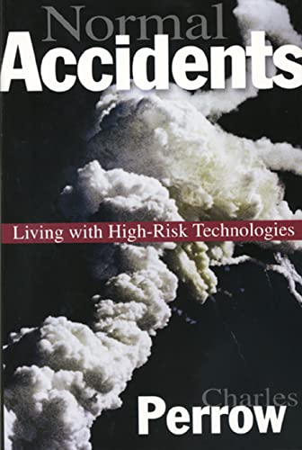 Beispielbild fr Normal Accidents: Living With High Risk Technologies zum Verkauf von Anybook.com