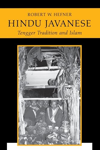 Beispielbild fr Hindu Javanese: Tengger Tradition and Islam zum Verkauf von POQUETTE'S BOOKS